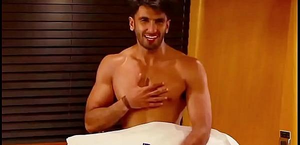  Bollywood actor Ranveer Singh Caught without underwear